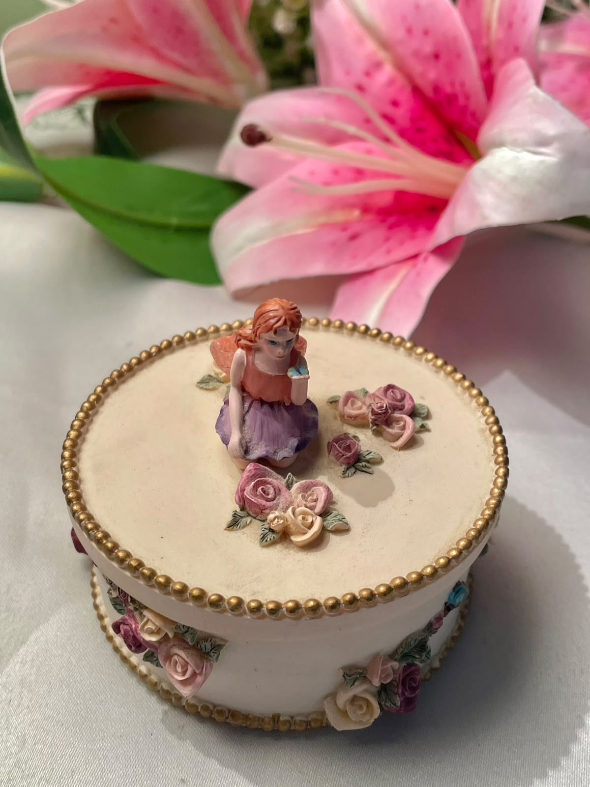 Vintage Lady & Rose Round Trinket Box Approx. 8 cm