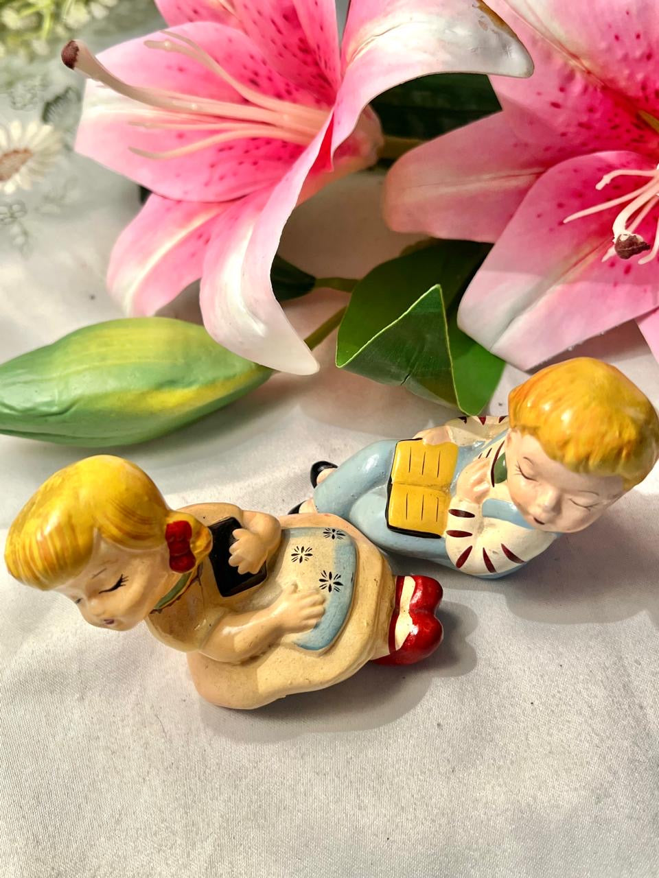 Reading Children Ceramic Figurines 2-Piece Set 10 cm
