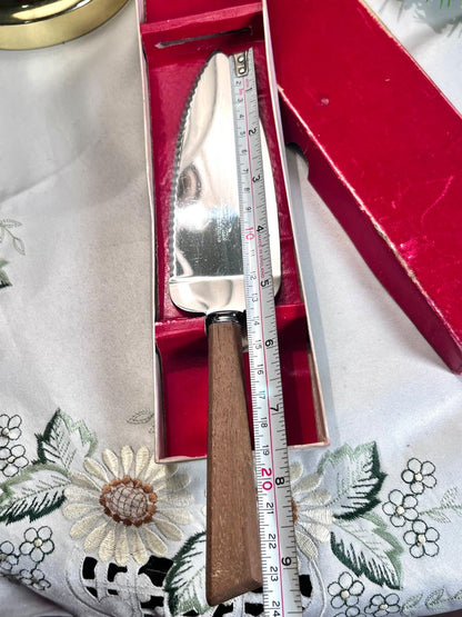 Silver-Tone Cake Knife with Wooden Handle – 24 cm