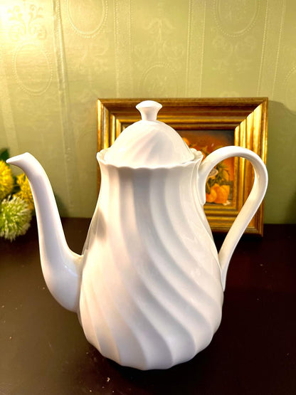 Vintage White Swirl Porcelain Tea Pot – 9 Inch
