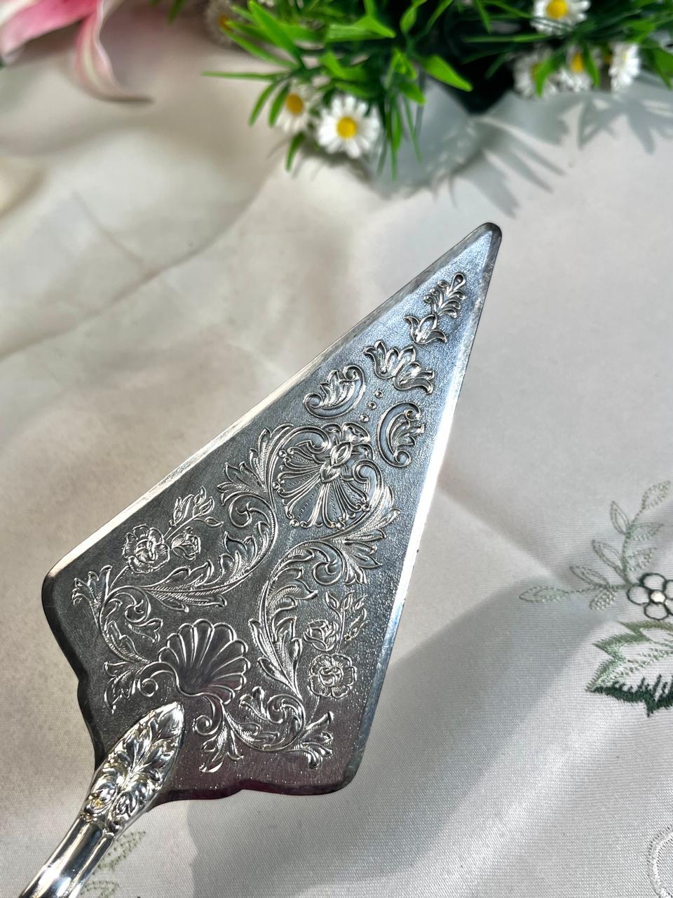 Silver-Tone Ornate Cake Server – 24 cm
