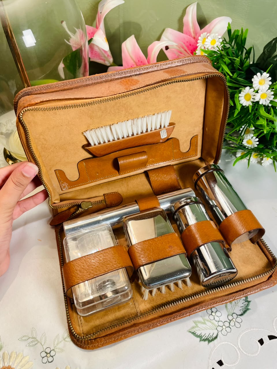 Brown Travel Grooming Kit with Fitted Case – 23 cm
