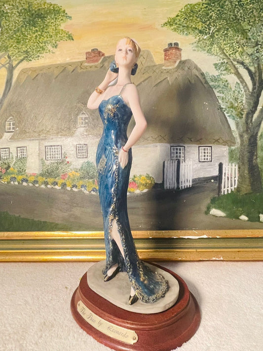 Art Deco Style Lady Figurine by Leonardo – "The Pose" – Elegant Sculpture with Wooden base