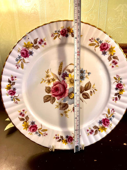 Antiqye Floral Decor Plate 26 cm Fluted Gold Rim