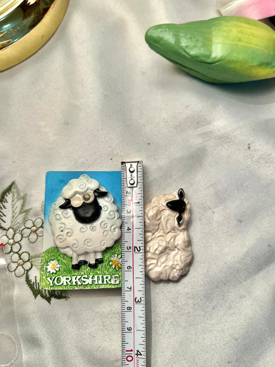 Yorkshire Sheep Souvenir Plaque Magnet Set– White Sheep & Floral Design – 7 cm