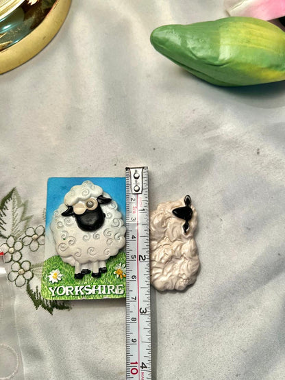 Yorkshire Sheep Souvenir Plaque Magnet Set– White Sheep & Floral Design – 7 cm