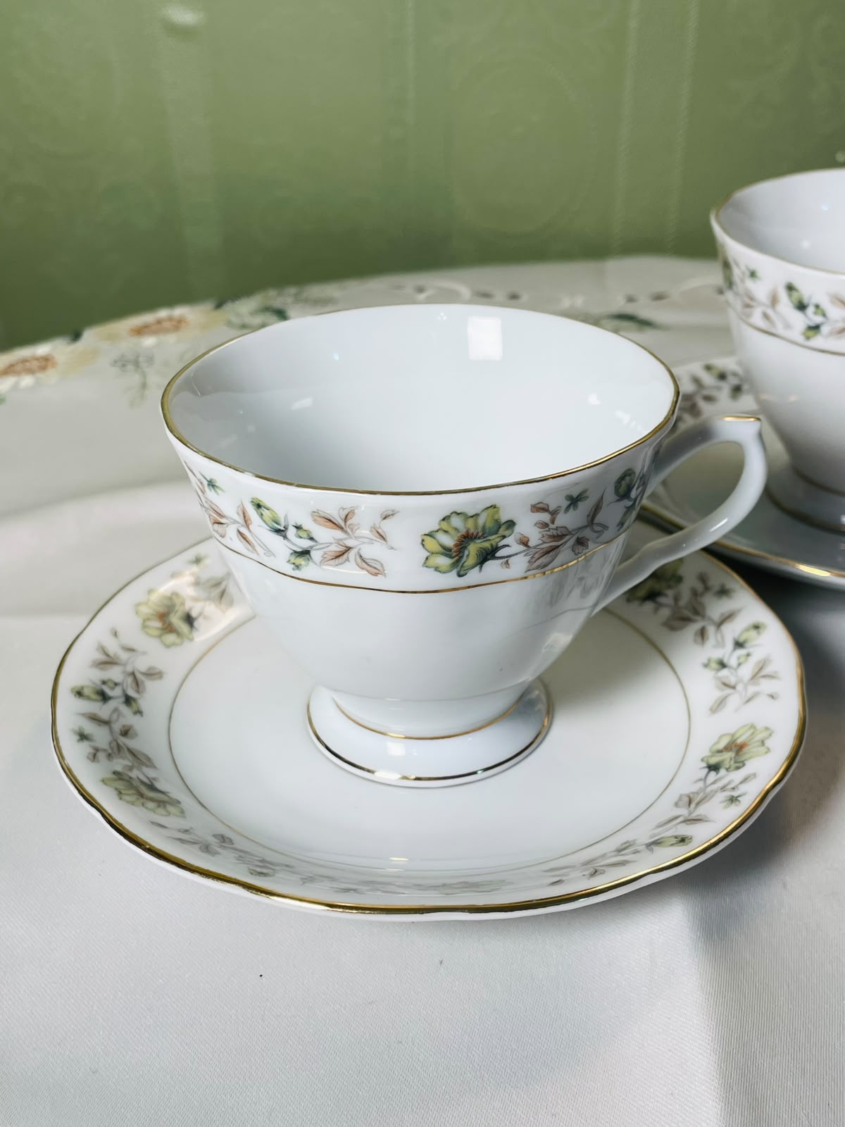 Vintage Green Floral Gold-Trim Cup & Saucer 4-Piece Set