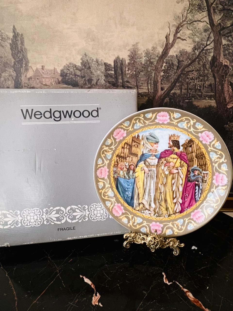 wedgwood wedding of arthur and guinevere, king arthur plate, richard hook wedgwood, bradford exchange collectible, fine bone china england, english vintage decor pakistan, wedgwood plate collection, sunset kitchen collectibles