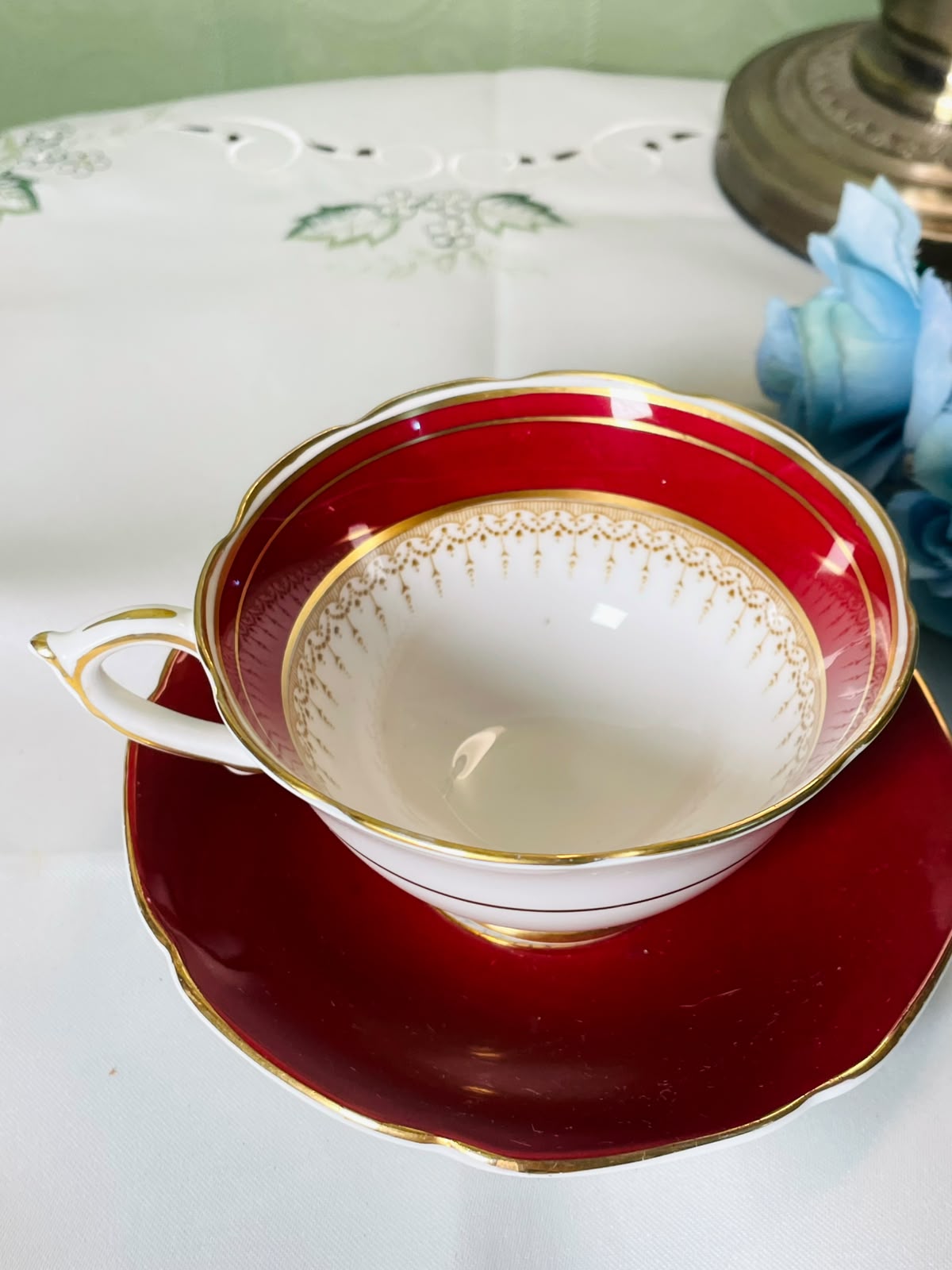 Paragon Red Gold Fine Bone China Cup Saucer 2-Piece Set 10 cm