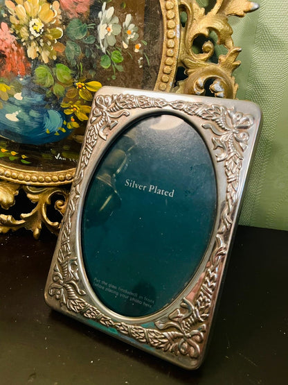Vintage Silver Plated Floral Photo Frame – Oval Portrait Frame