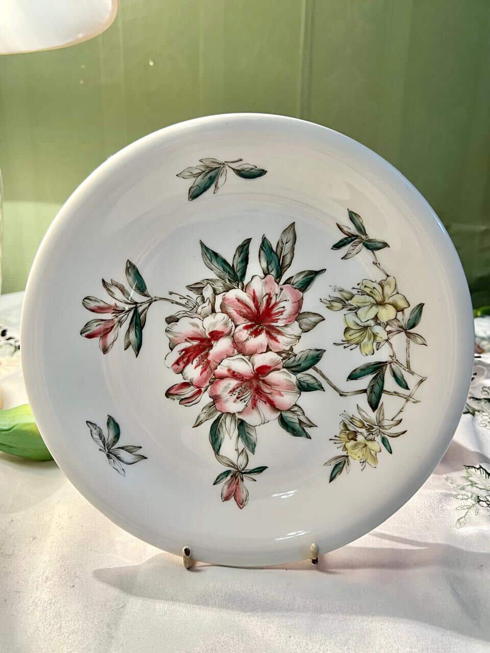 Johnson Bros Windsor Ware Azalea Floral Decor Plate Approx 23 cm