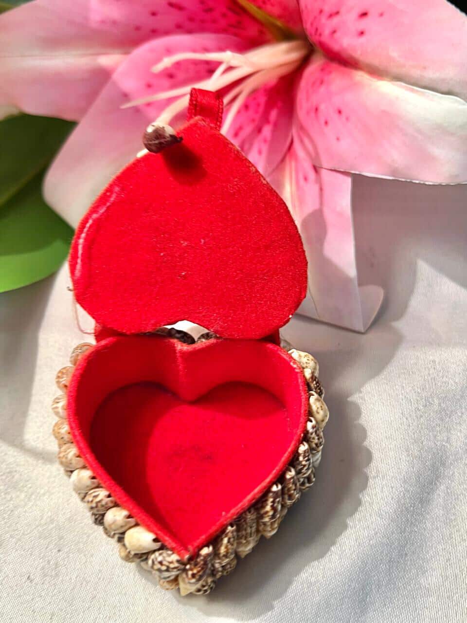 Vintage Heart Seashell Trinket Box Red Lining Approx 8 cm