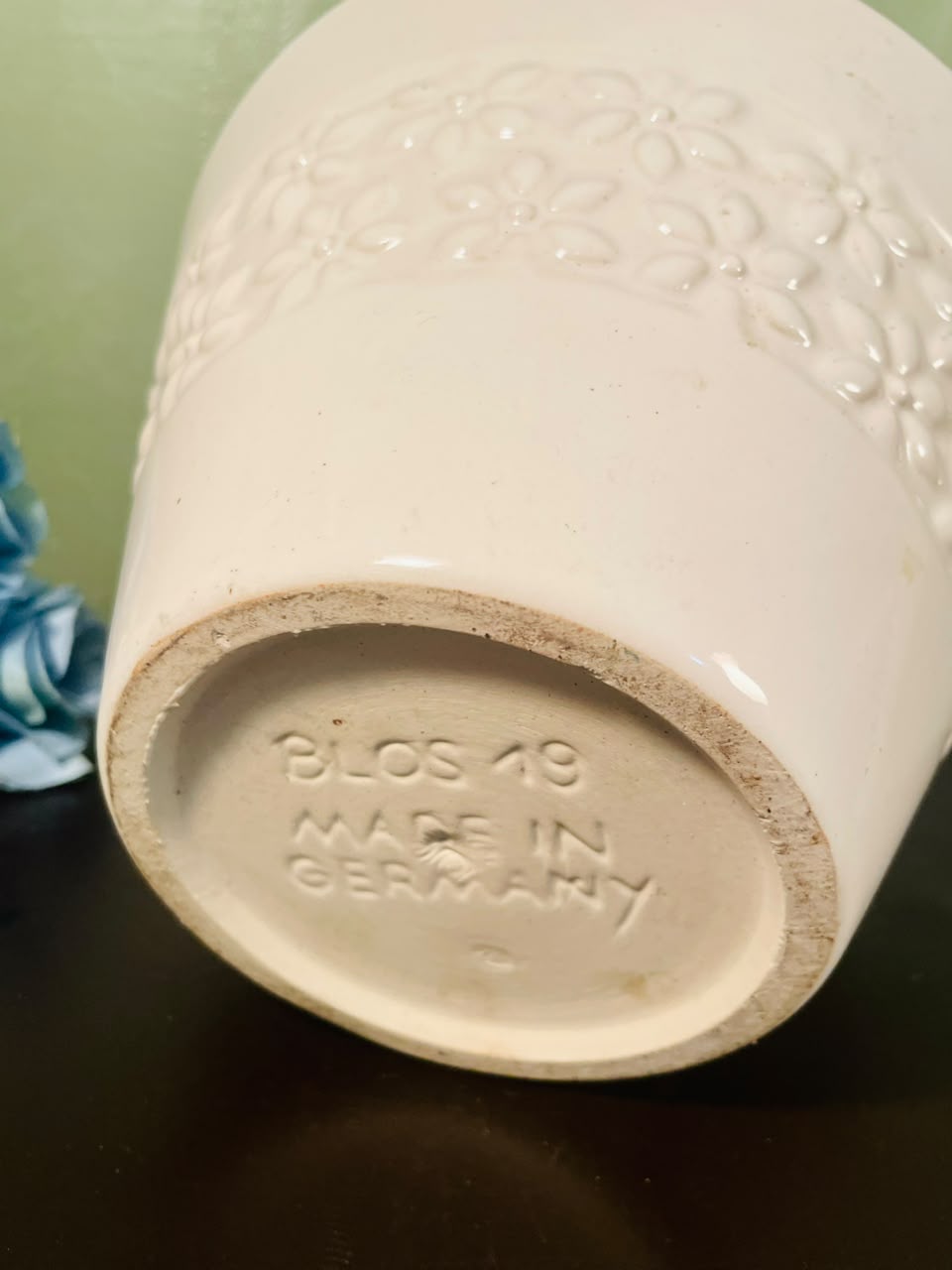 White Embossed Floral Ceramic Planter Pot – 5 Inch Decorative Plant Holder