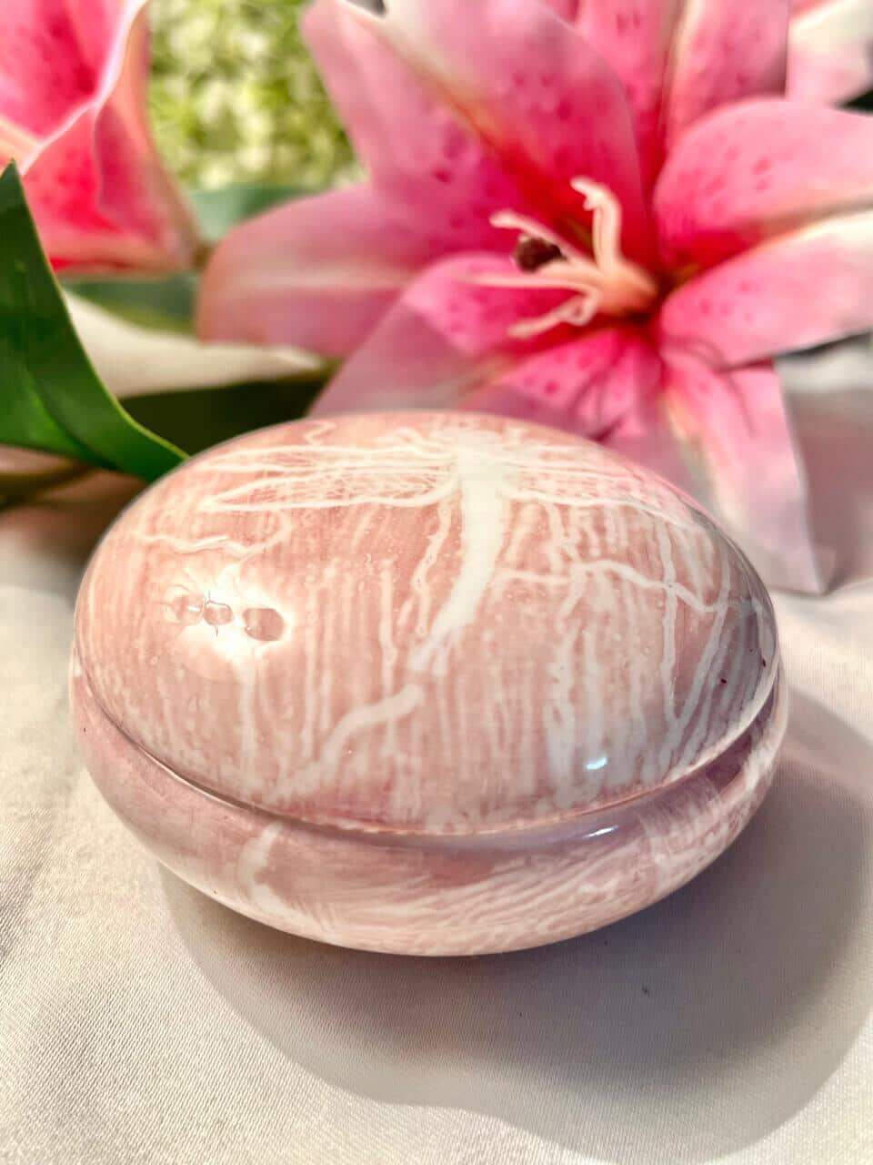 Vintage Pink Cream Ceramic Trinket Box Approx 8 cm