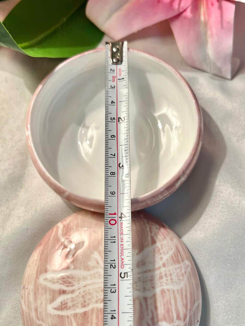 Vintage Pink Cream Ceramic Trinket Box Approx 8 cm