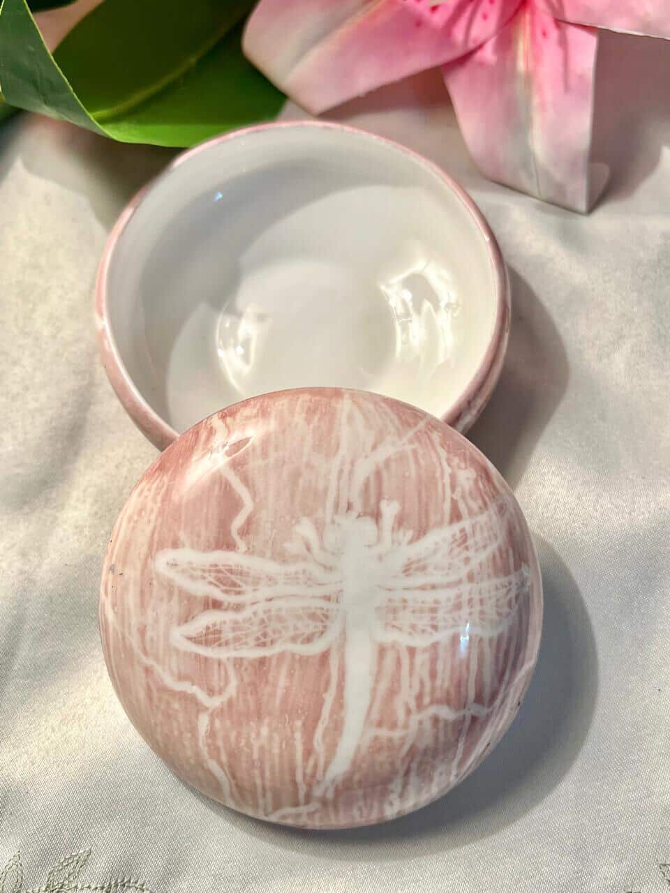 Vintage Pink Cream Ceramic Trinket Box Approx 8 cm