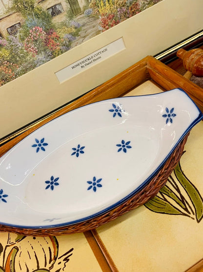 Ceramic Oval Serving Dish with Wicker Basket – Blue Floral – Oven Safe 22cm