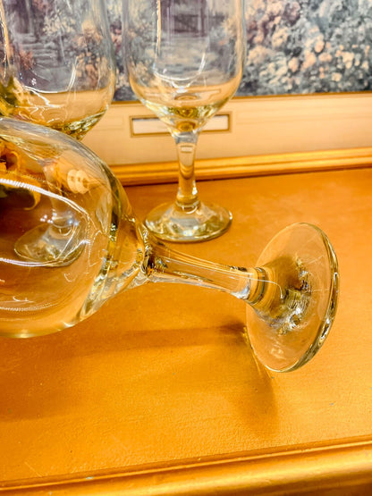 Vintage Glass Goblet Set – Elegant Wine Glasses (Set of 8)