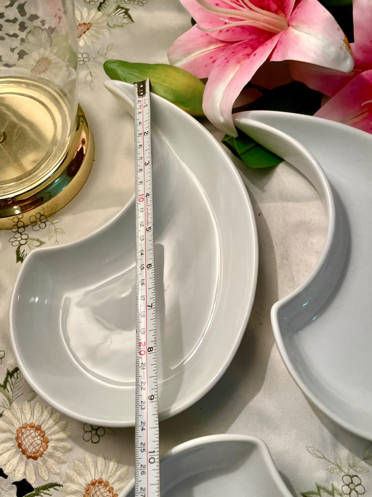 White Curved Serving Dishes Set of 3 24 cm