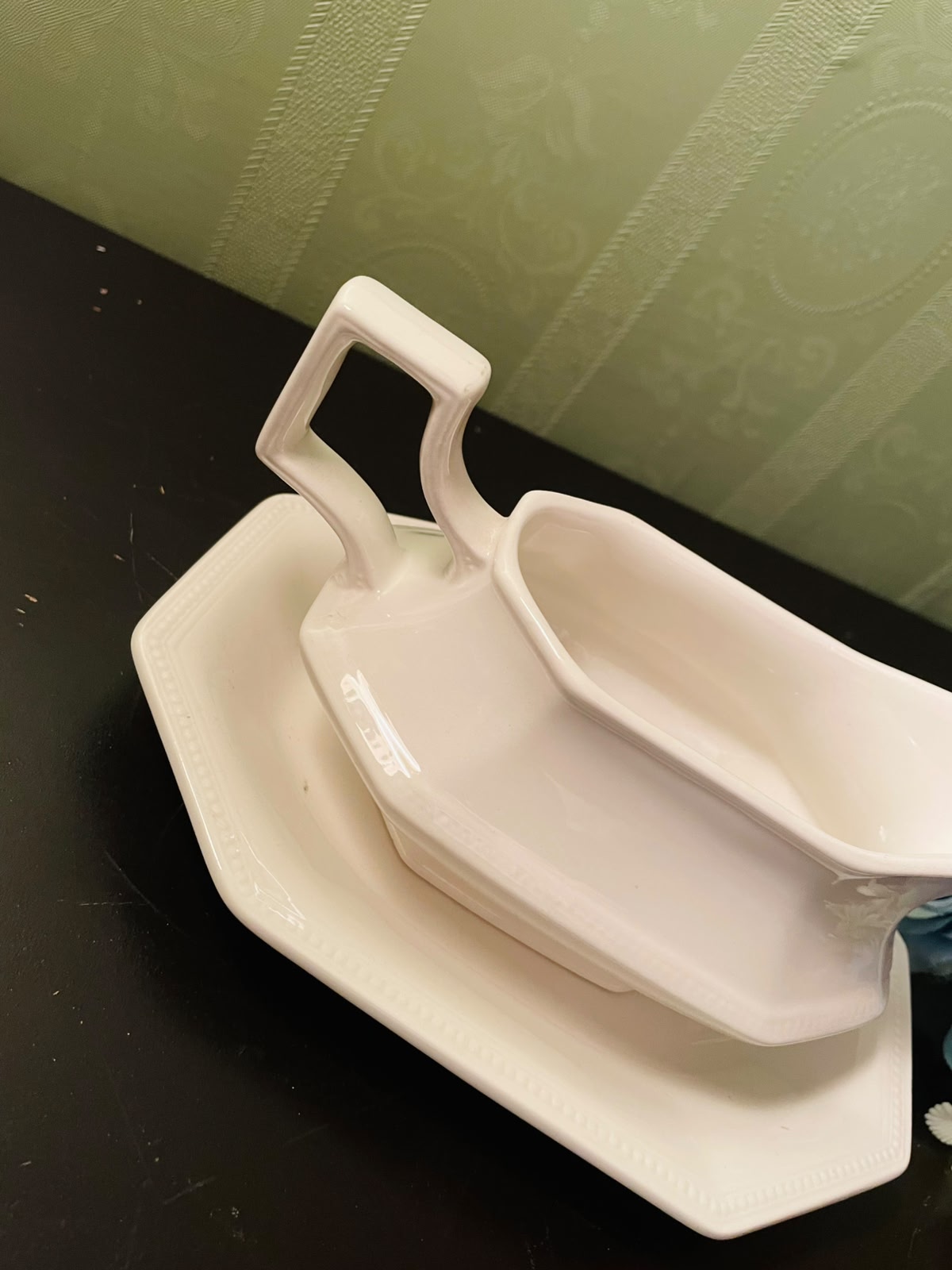 Johnson Brothers Heritage White Gravy Boat with Underplate