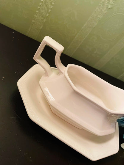 Johnson Brothers Heritage White Gravy Boat with Underplate