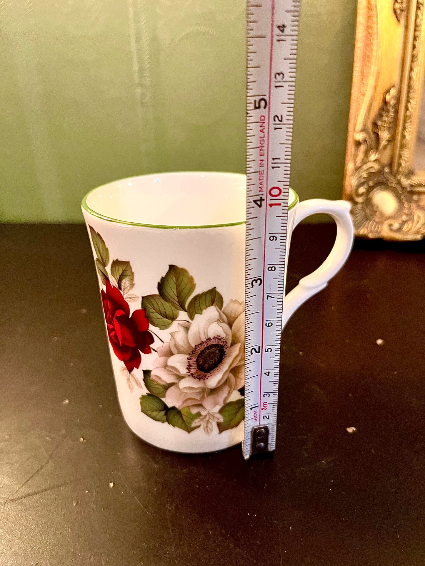 Vintage Floral Ceramic Coffee Mug – Red & White Rose Tea Cup