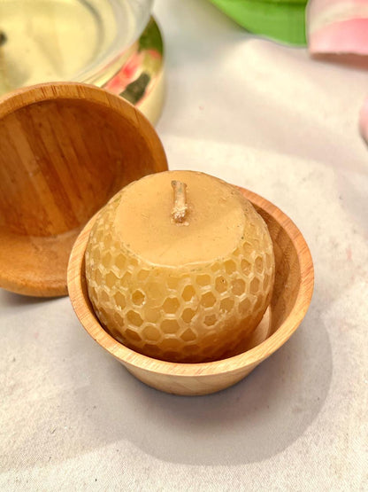 Vintage Honeycomb Candle in Wooden Lidded Holder Approx. 7 cm