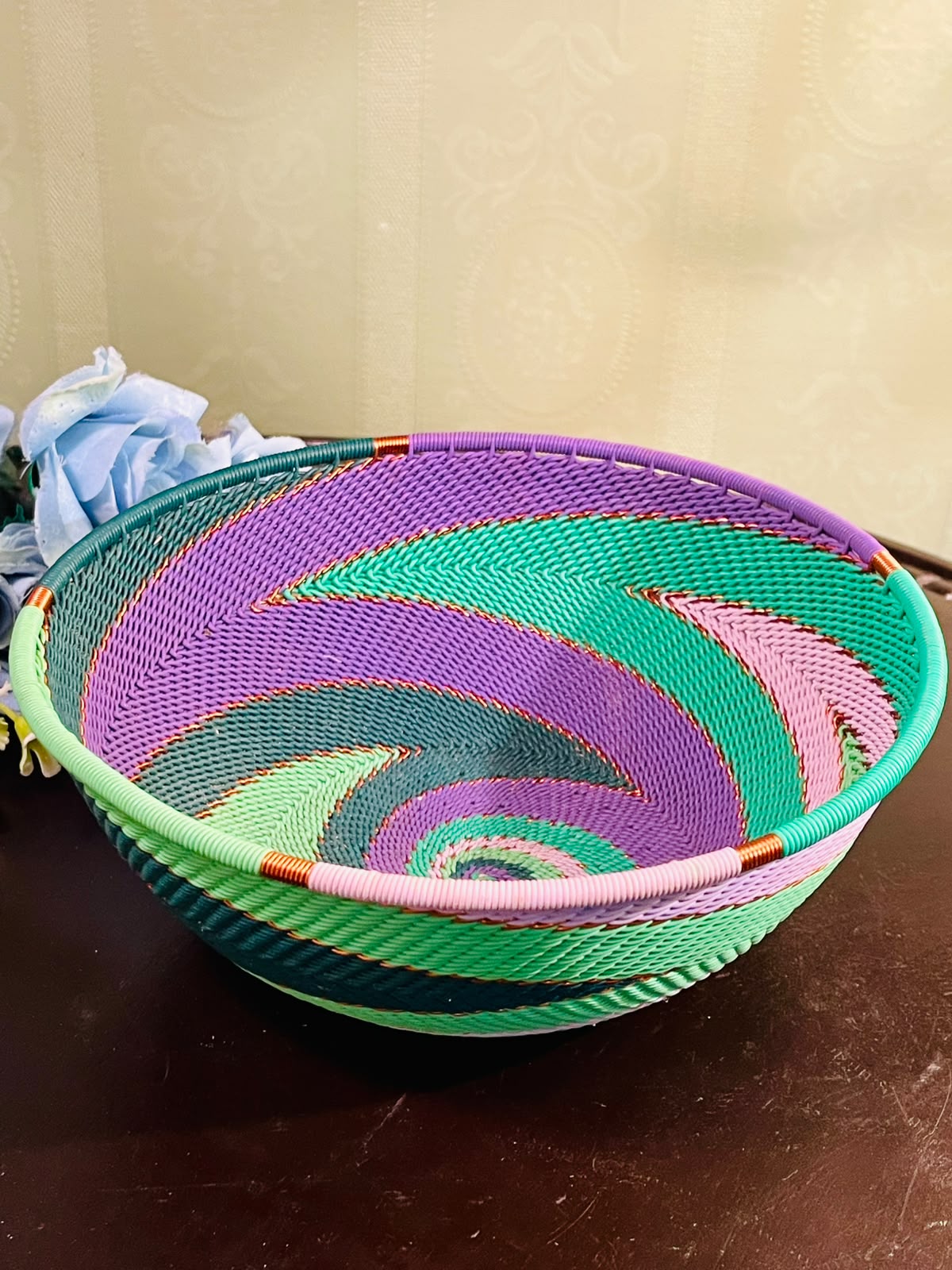 10 Inch Handwoven Decorative Basket Tray – Multicolor Spiral Woven Bowl