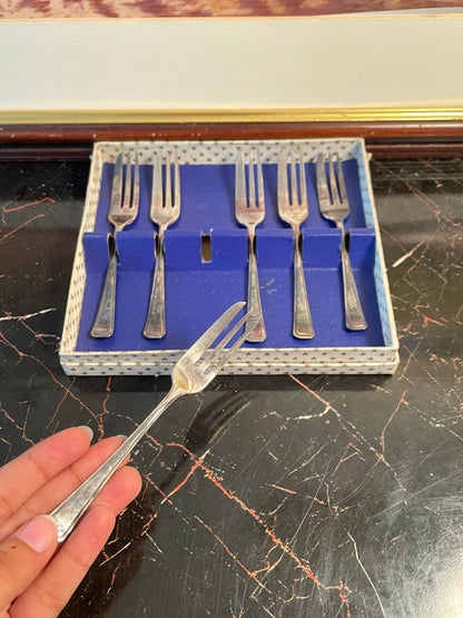Vintage Boxed Set of 6 Silver Dessert Forks – Classic Collectible Flatware