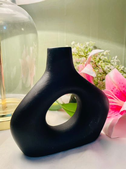 Modernist Black Ceramic Sculptural Vase – Abstract Loop Design – Matte Finish – Approx. 15 cm