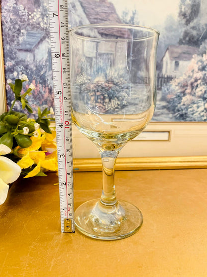 Vintage Glass Goblet Set – Elegant Wine Glasses (Set of 8)