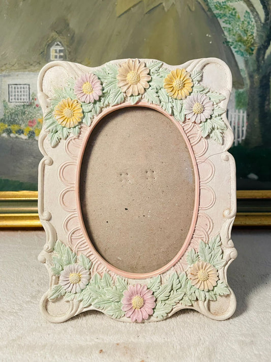 Victorian 3D Floral Picture Frame – Antique Stoneware Photo Frame for Elegant Home Decor