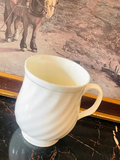 (Classic English) Fine Bone China White Swirl Mug – Minimal Elegance
