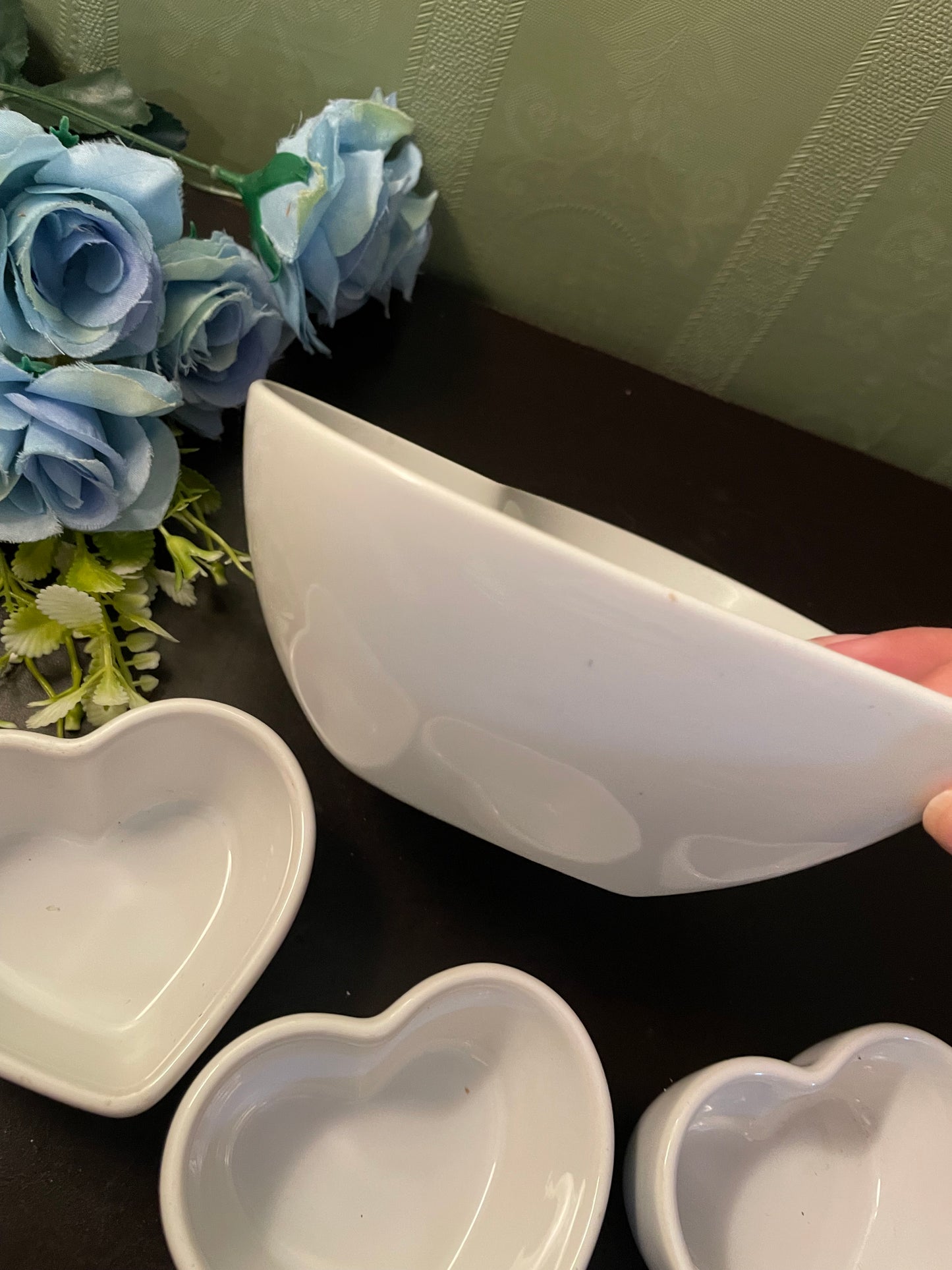 White Heart Shaped Ceramic Serving Bowl Set Four Pieces