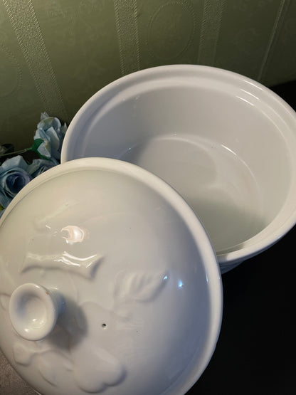Large White Ceramic Floral Embossed Casserole Serving Dish With Lid