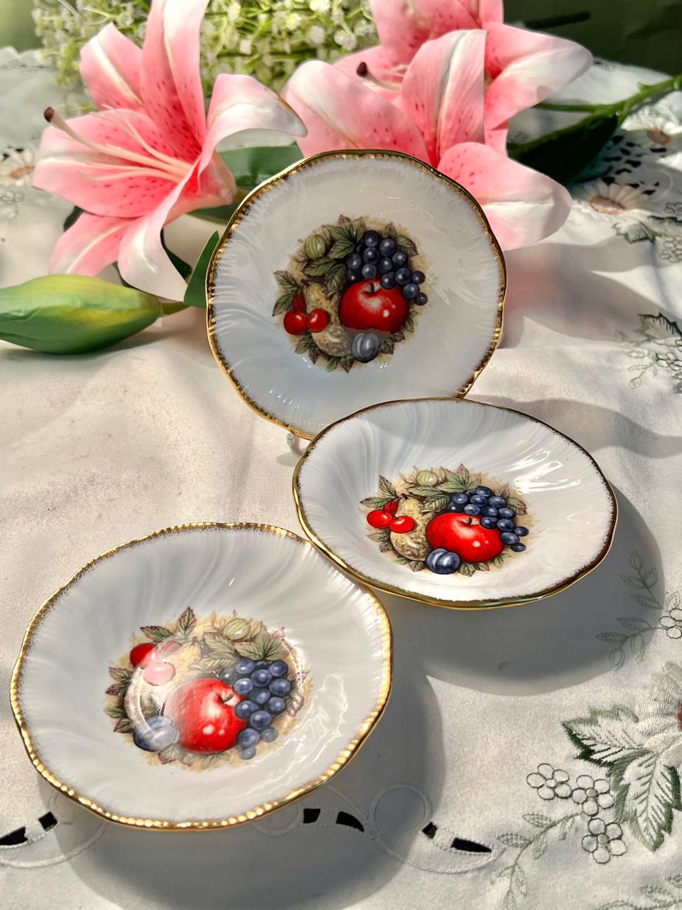Queen's China Antique Fruit Garden Bone China Plates – 3pc 5