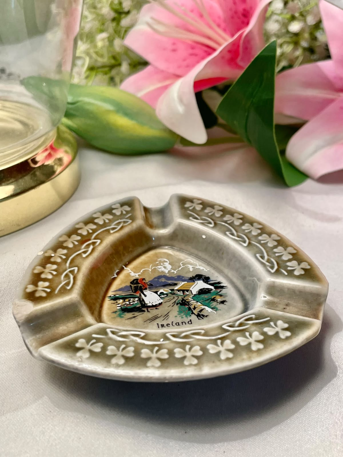 Irish Porcelain Ireland Souvenir Triangular Dish, 4 in