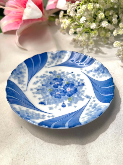 Blue & White Floral Porcelain Bowl with Scalloped Rim – 12 cm