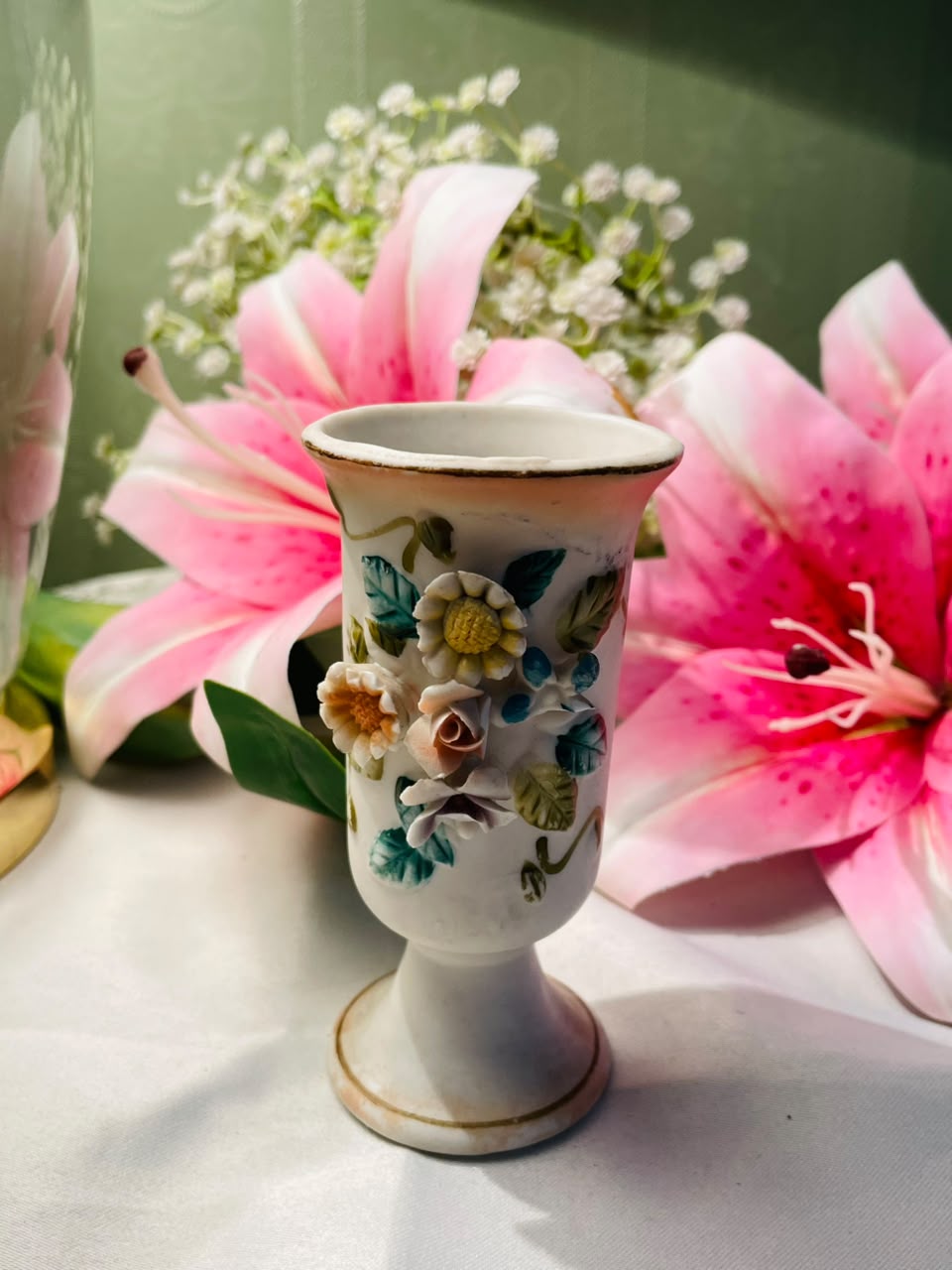 White Raised Floral Pedestal Vase Approx. 11 cm