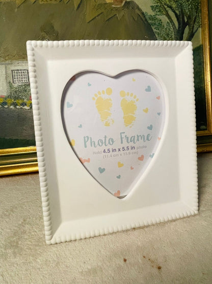 European Vintage Heart Photo Frame – White Resin Picture Display