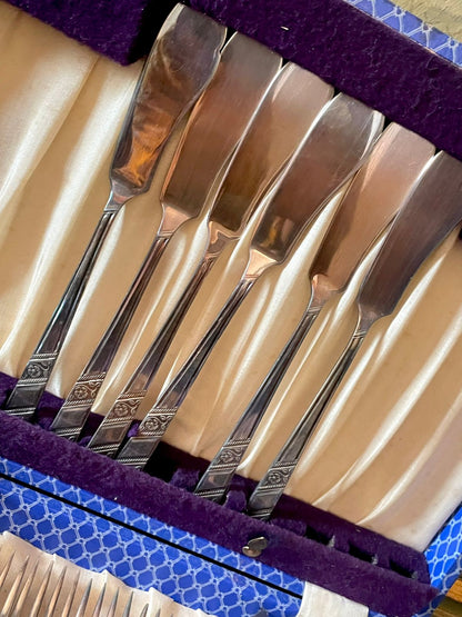 Vintage Silver-Plated Dessert Fork & Knife Set – 18 Pieces in Original Velvet-Lined Box