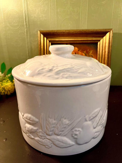 Vintage 3D Embossed White Airtight Ceramic Storage Jar 20cm