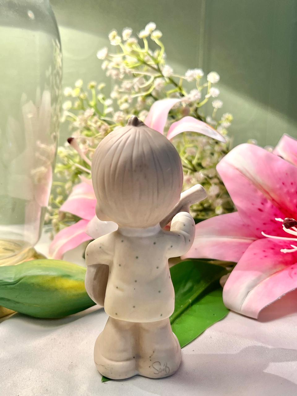 Precious Moments Style Boy with Guitar Figurine – Approx. 11 cm