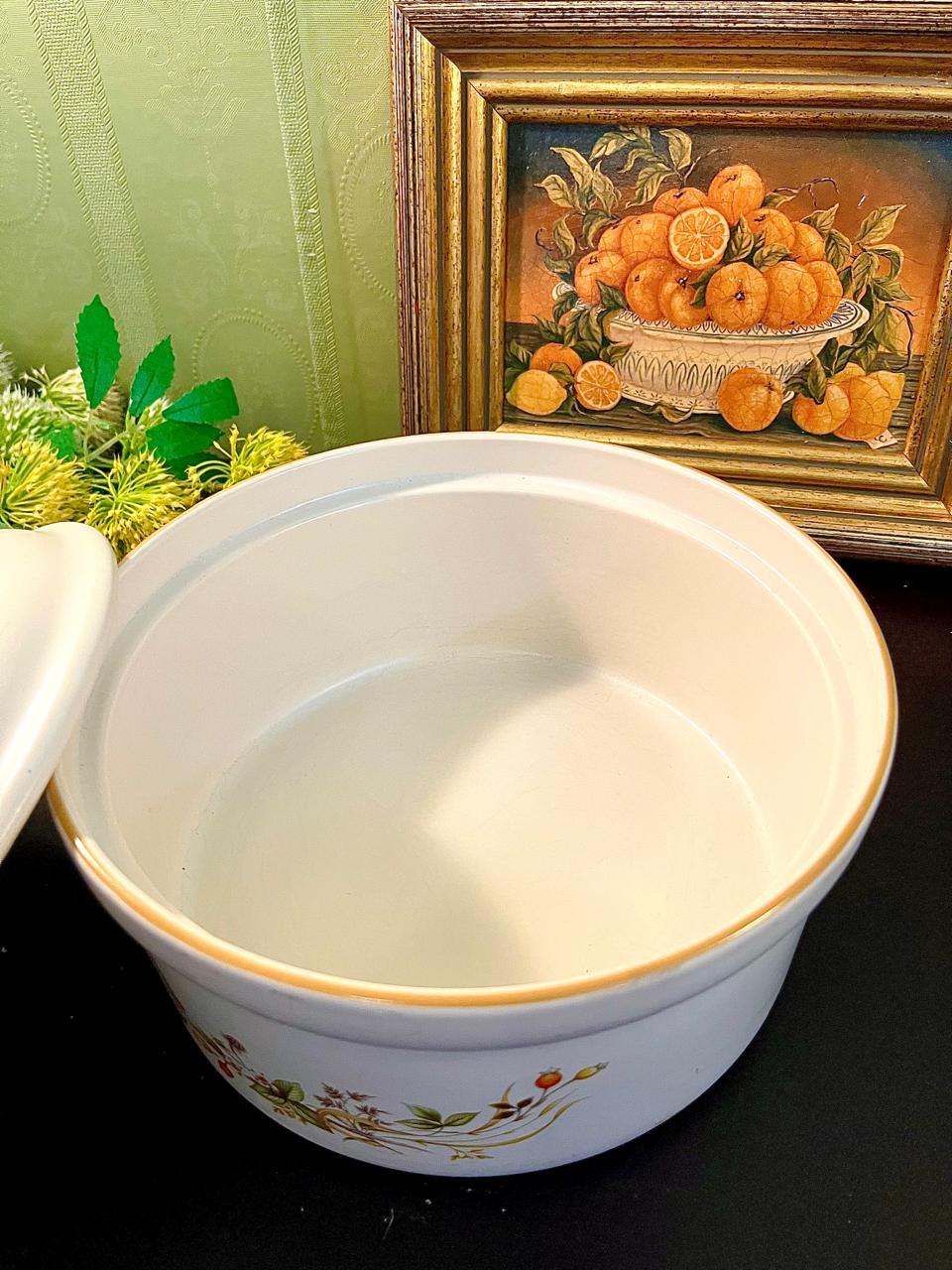 St. Michael Covered Ceramic Casserole Dish with Lid 20cm