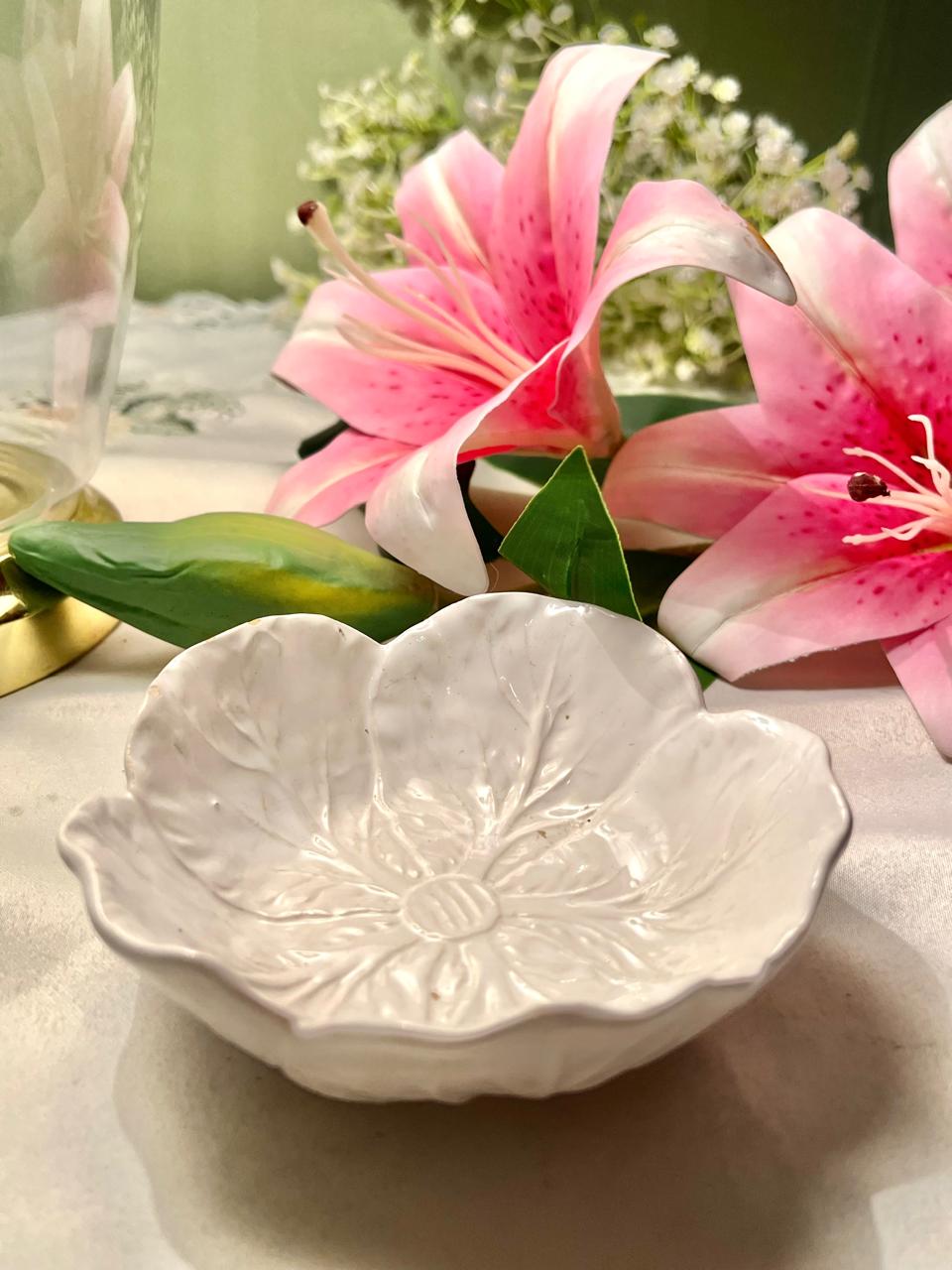 Bordallo Pinheiro White Leaf Bowl – Approx. 5 Inch
