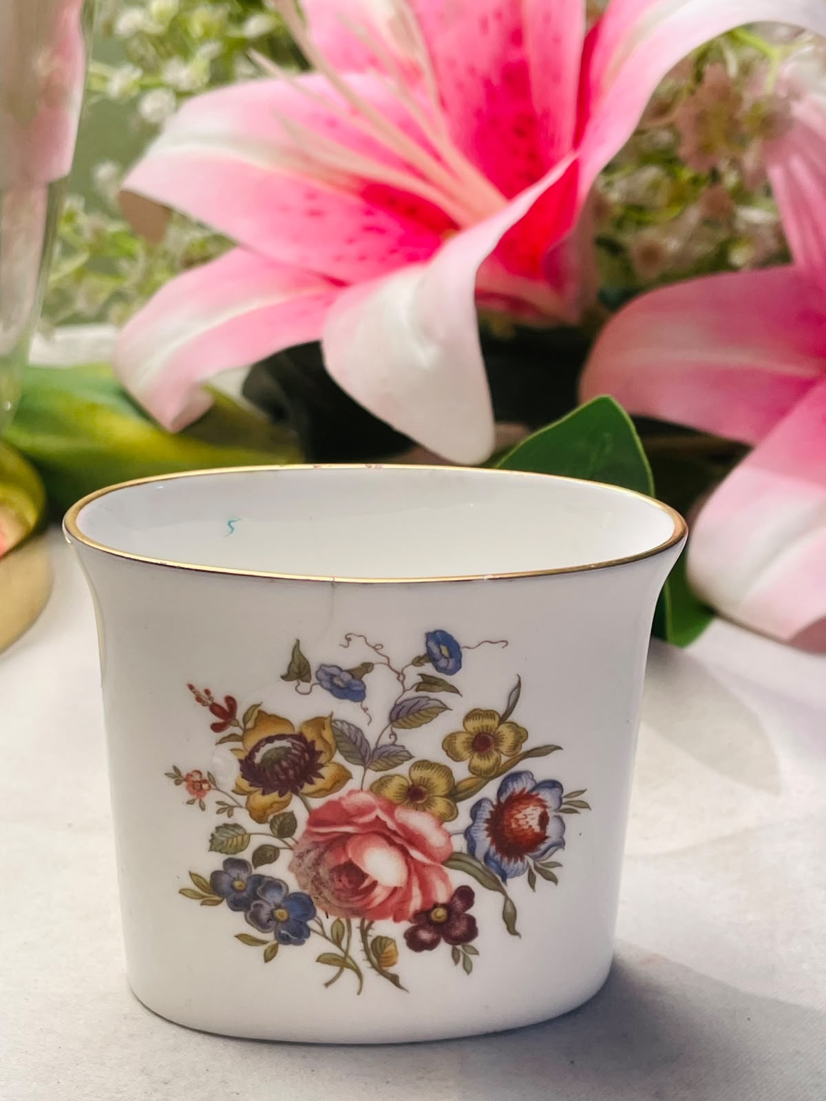 Royal Worcester Vintage Floral Fine  Bone China Style Cachepot Vase  Gold Rim Approx. 8 cm