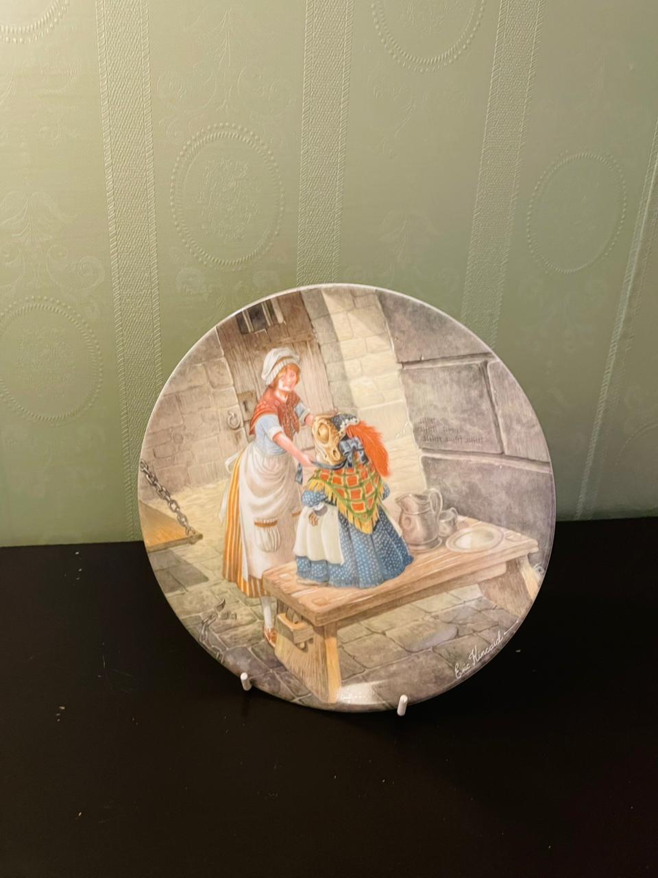 Wedgwood Wind in the Willows Escape from Jail Collector Plate 8"