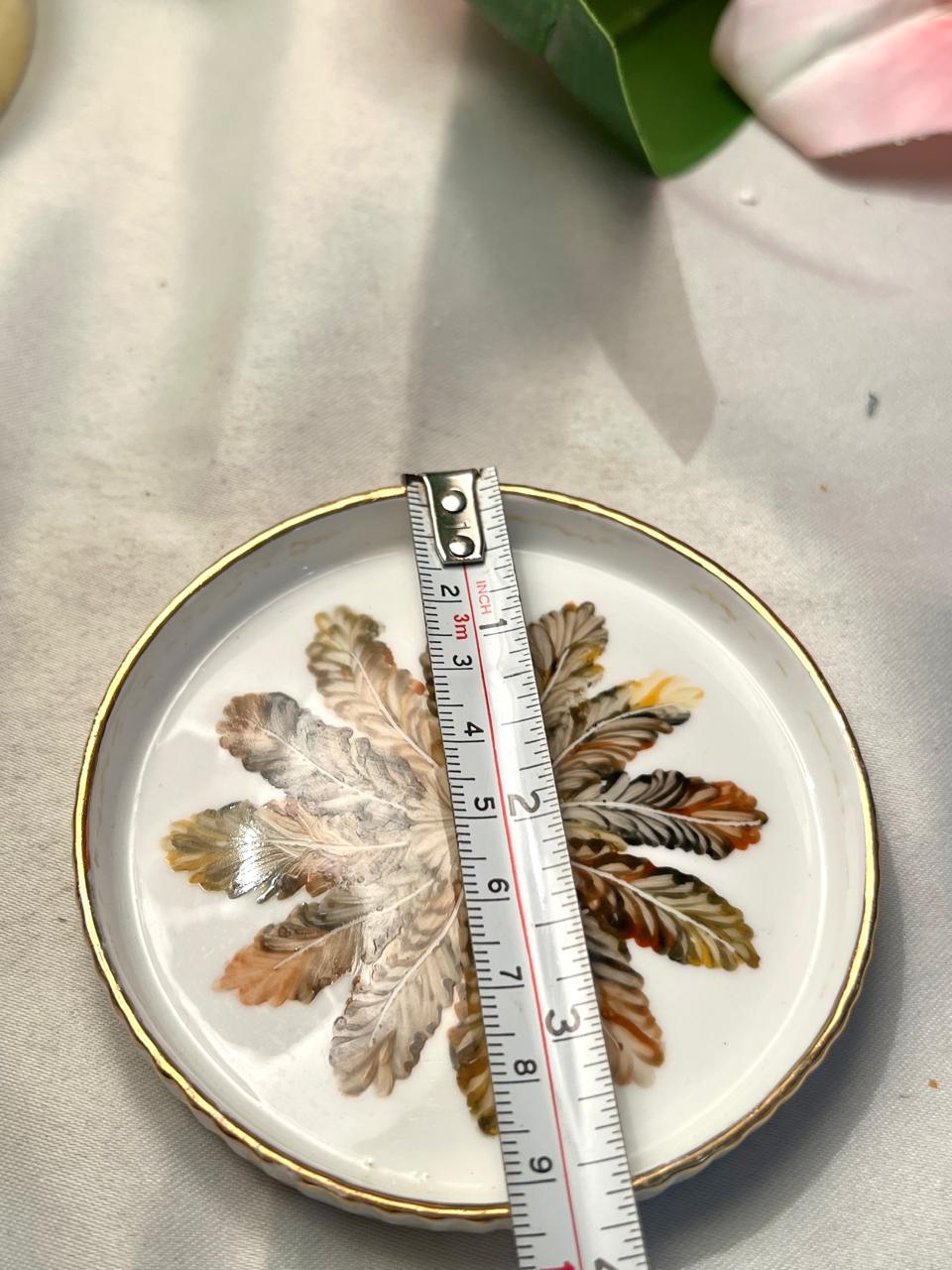 Hand-Painted Elizabeth Carlyle Porcelain Leaf Dish with Gold Trim Approx. 9 cm