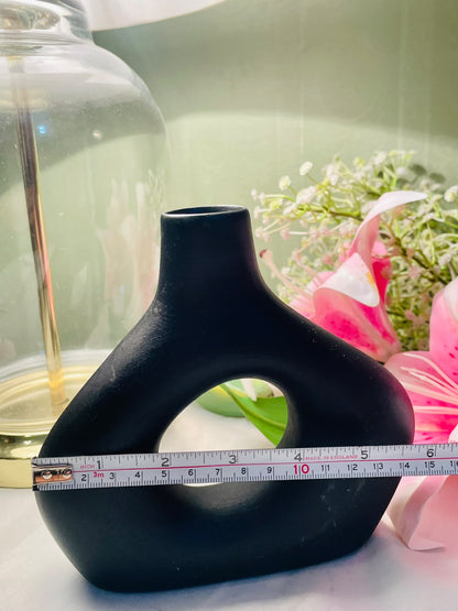 Modernist Black Ceramic Sculptural Vase – Abstract Loop Design – Matte Finish – Approx. 15 cm