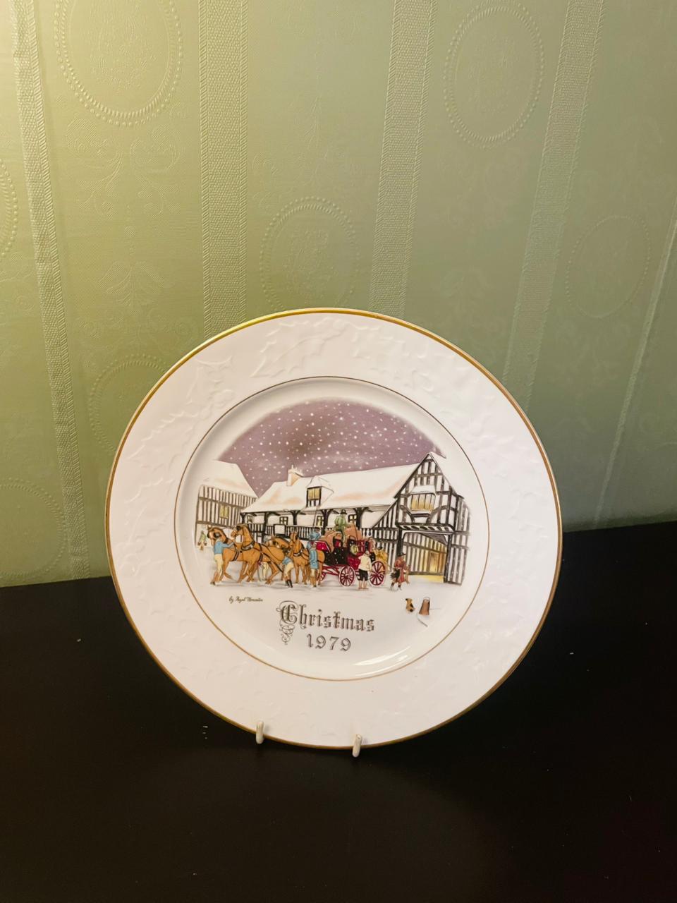 Royal Worcester Christmas 1979 Coachman Plate 9"